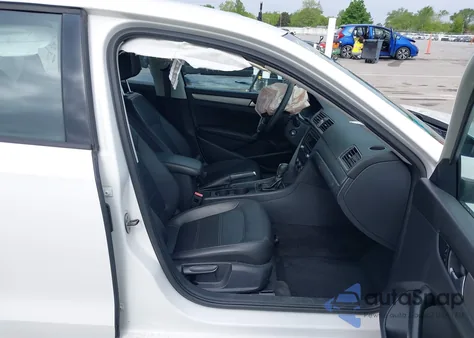 2014 Volkswagen Passat 2.5L Wolfsburg Edition из США, поврежденный, VIN 1VWAP7A34EC002757